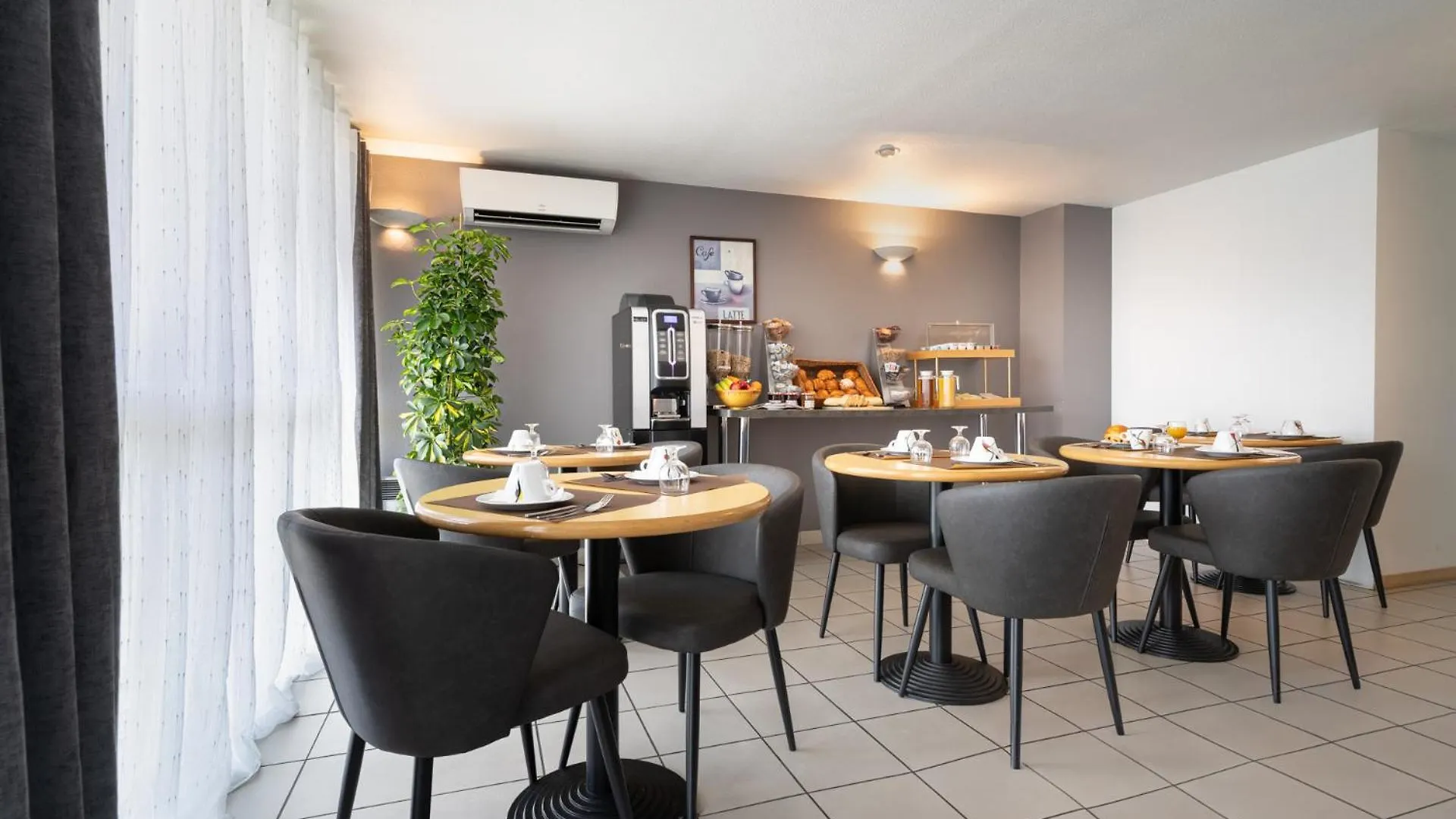 Sejours & Affaires Annecy Le Pont Neuf Aparthotel Cran-Gévrier 2*,  França