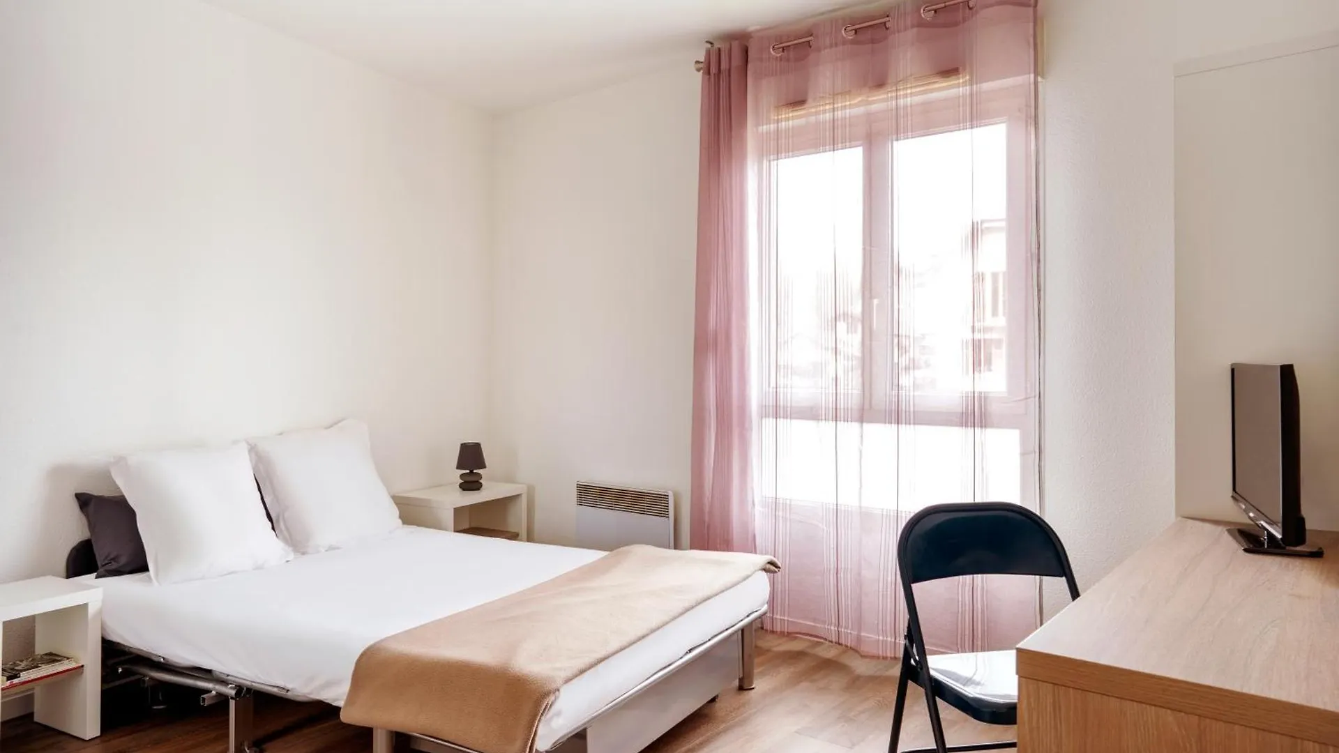 **  Sejours & Affaires Annecy Le Pont Neuf Aparthotel Cran-Gevrier France