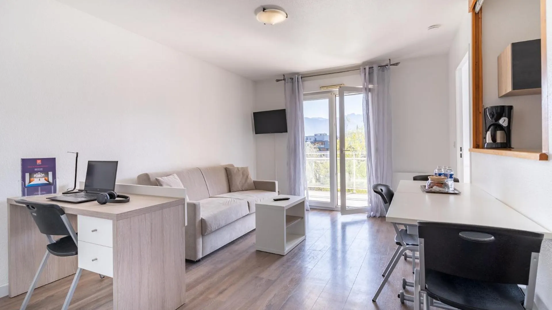 Sejours & Affaires Annecy Le Pont Neuf Aparthotel Cran-Gevrier