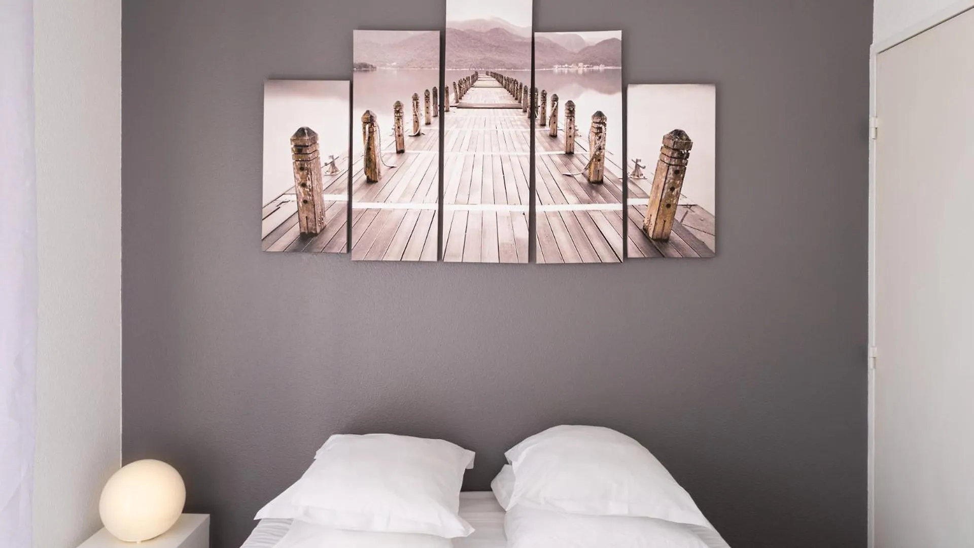 Sejours & Affaires Annecy Le Pont Neuf Aparthotel Cran-Gévrier 2*,  França