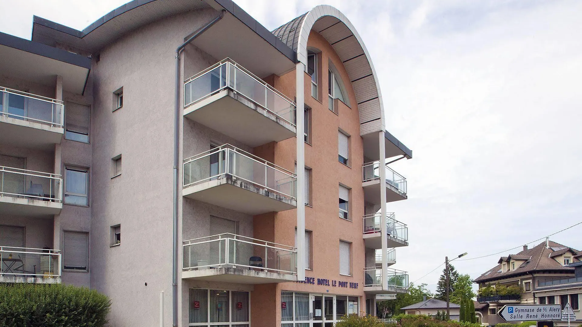 **  Sejours & Affaires Annecy Le Pont Neuf Aparthotel Cran-Gévrier França